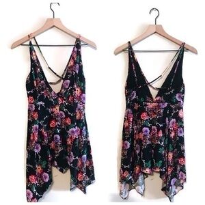 LF SEEK the Label Black Floral Plunge Romper NWT
